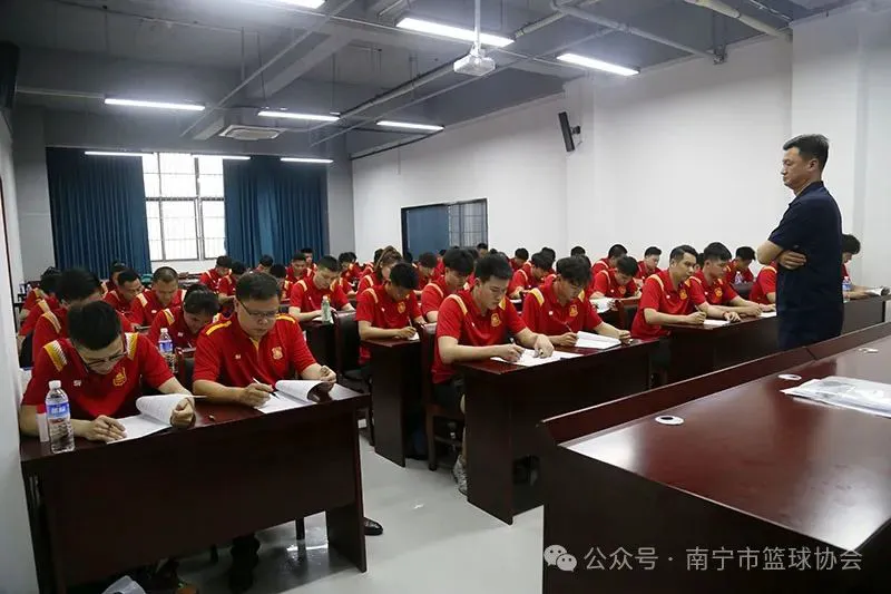 适合不同年龄段篮球爱好者的体能训练方案_1