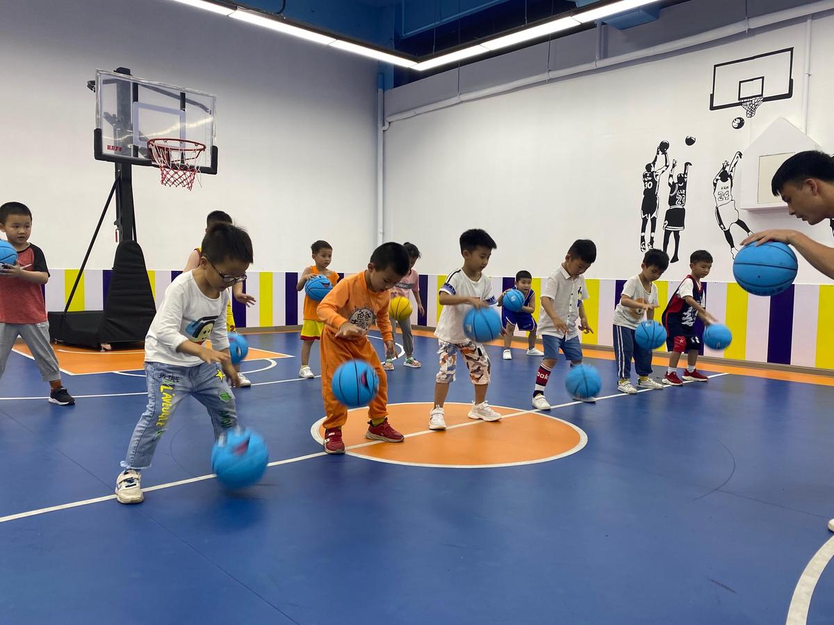篮球游戏训练小学生
